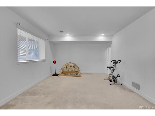 901 N Vandriver Way, Aurora, CO 80018