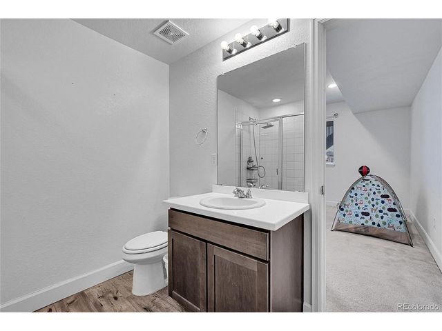 901 N Vandriver Way, Aurora, CO 80018