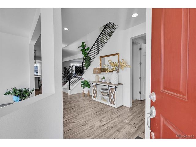 901 N Vandriver Way, Aurora, CO 80018