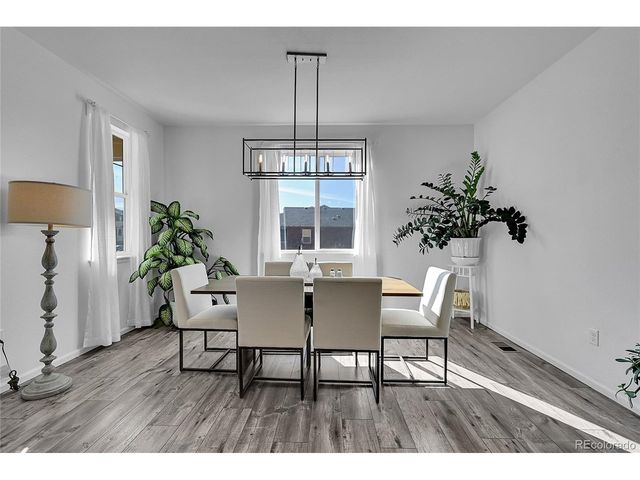 901 N Vandriver Way, Aurora, CO 80018