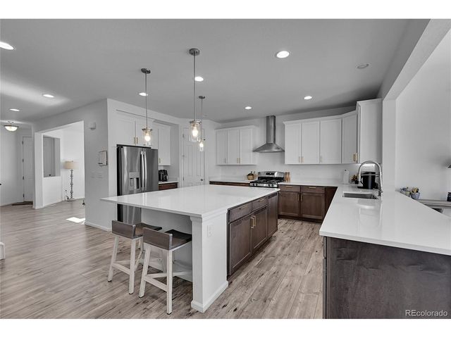 901 N Vandriver Way, Aurora, CO 80018