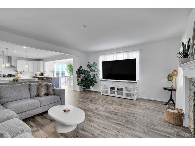 901 N Vandriver Way, Aurora, CO 80018