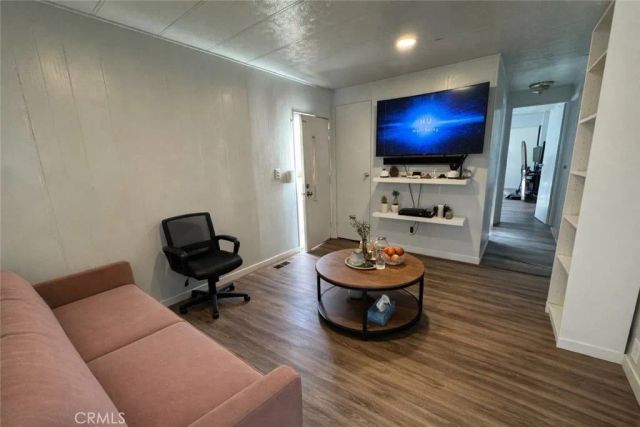 16600 Orange 77, Paramount, CA 90723