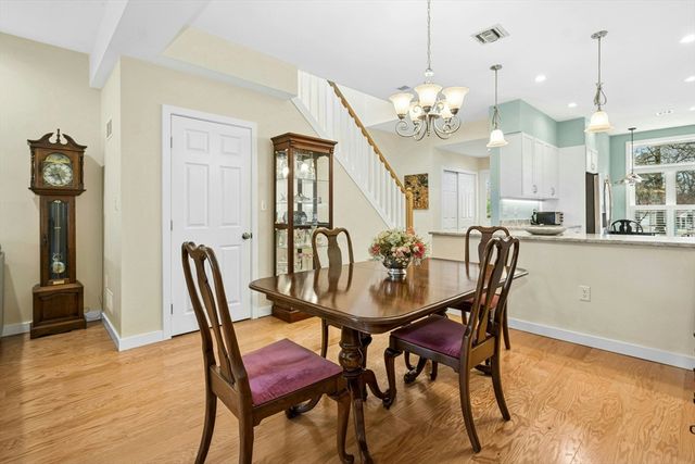 2 Douglass Green 2, Woburn, MA 01801