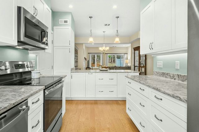 2 Douglass Green 2, Woburn, MA 01801