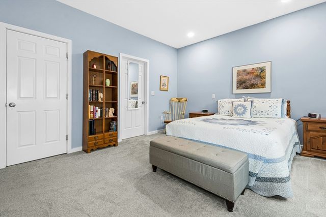 2 Douglass Green 2, Woburn, MA 01801