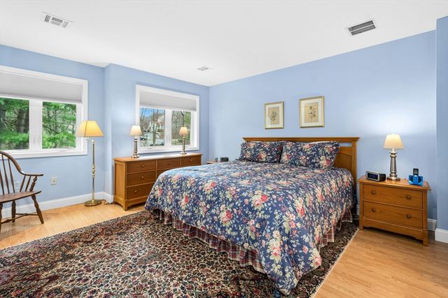 2 Douglass Green 2, Woburn, MA 01801