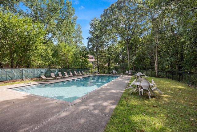 2 Douglass Green 2, Woburn, MA 01801