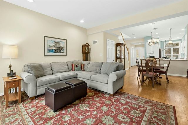 2 Douglass Green 2, Woburn, MA 01801