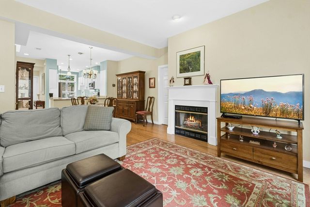 2 Douglass Green 2, Woburn, MA 01801