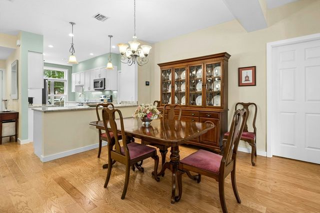 2 Douglass Green 2, Woburn, MA 01801