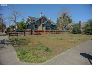 Se POWELL Blvd, Portland, OR 97206