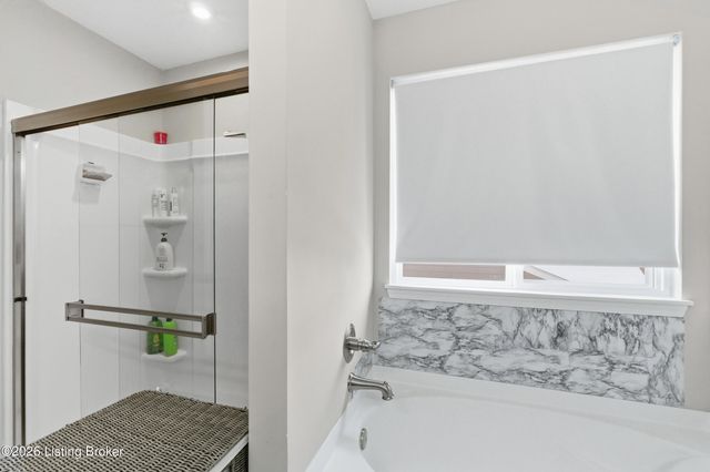 518 Williamsburg Dr, Mt Washington, KY 40047