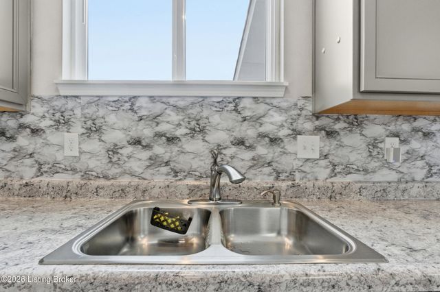 518 Williamsburg Dr, Mt Washington, KY 40047