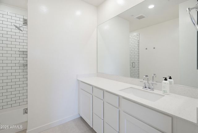 2748 S CAVALIER Drive 103, Gilbert, AZ 85295