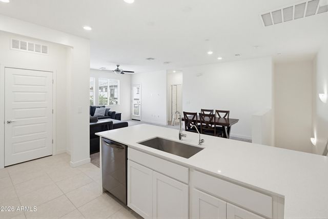 2748 S CAVALIER Drive 103, Gilbert, AZ 85295