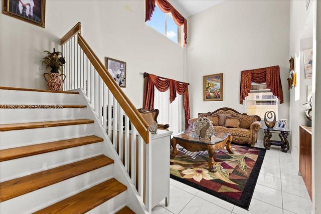 1041 NW 189th Ave, Pembroke Pines, FL 33029