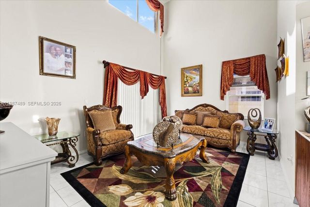 1041 NW 189th Ave, Pembroke Pines, FL 33029