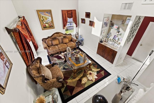 1041 NW 189th Ave, Pembroke Pines, FL 33029