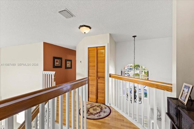 1041 NW 189th Ave, Pembroke Pines, FL 33029