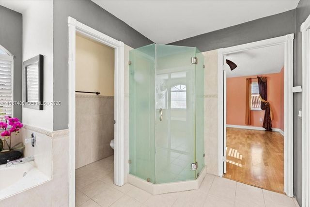 1041 NW 189th Ave, Pembroke Pines, FL 33029