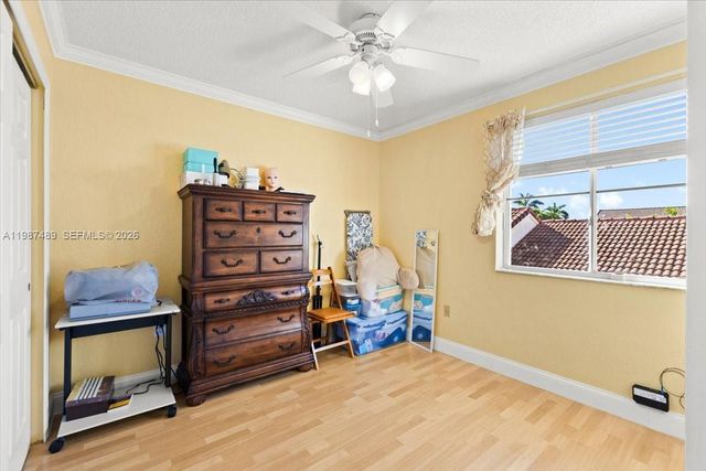 1041 NW 189th Ave, Pembroke Pines, FL 33029