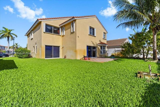 1041 NW 189th Ave, Pembroke Pines, FL 33029