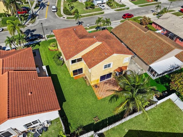 1041 NW 189th Ave, Pembroke Pines, FL 33029