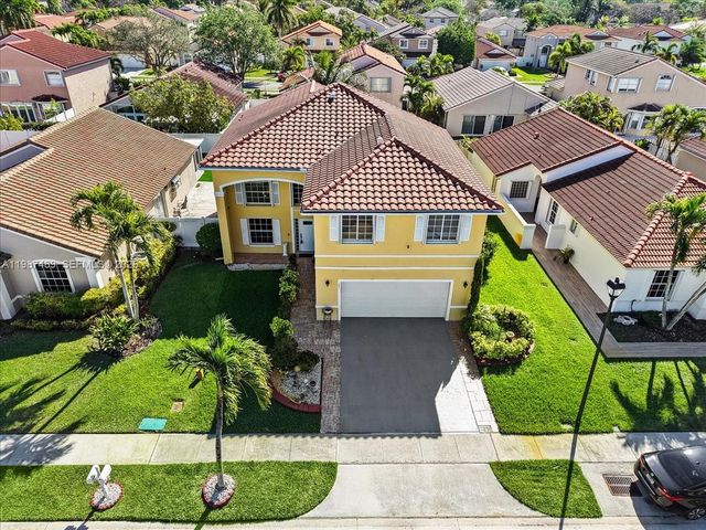 1041 NW 189th Ave, Pembroke Pines, FL 33029