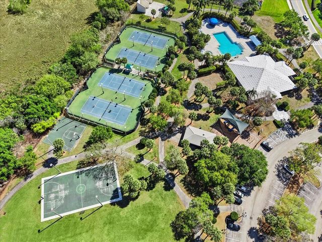 1041 NW 189th Ave, Pembroke Pines, FL 33029