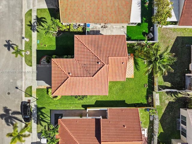 1041 NW 189th Ave, Pembroke Pines, FL 33029