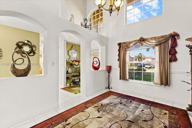 1041 NW 189th Ave, Pembroke Pines, FL 33029