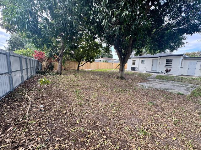 10521 NW 35th Ct, Miami, FL 33147