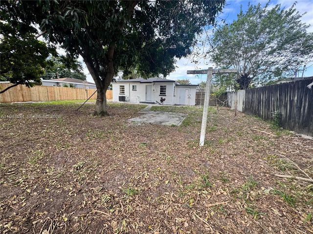 10521 NW 35th Ct, Miami, FL 33147