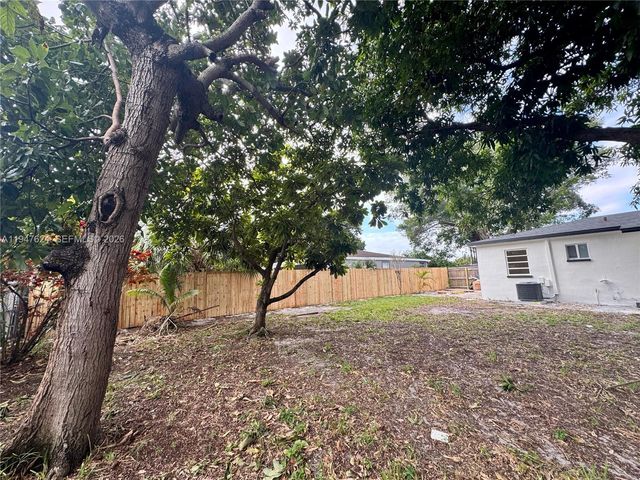 10521 NW 35th Ct, Miami, FL 33147