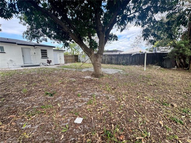 10521 NW 35th Ct, Miami, FL 33147