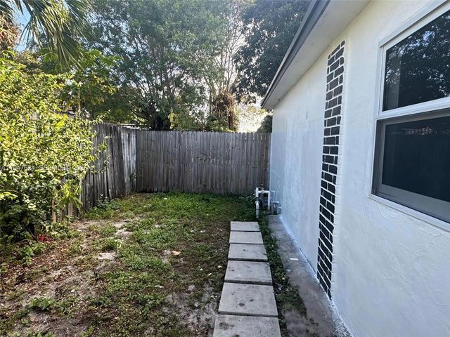 10521 NW 35th Ct, Miami, FL 33147