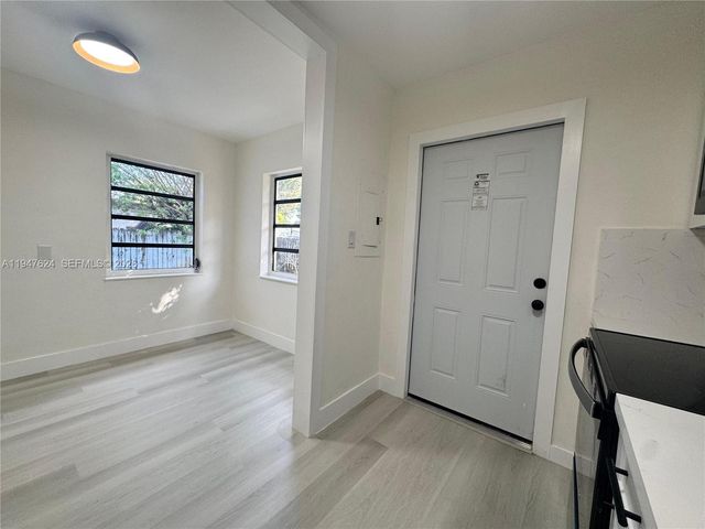 10521 NW 35th Ct, Miami, FL 33147