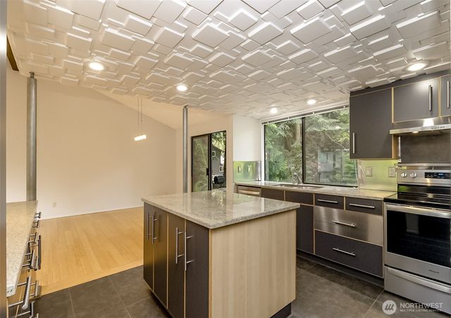 14333 93rd Avenue NE, Kirkland, WA 98034