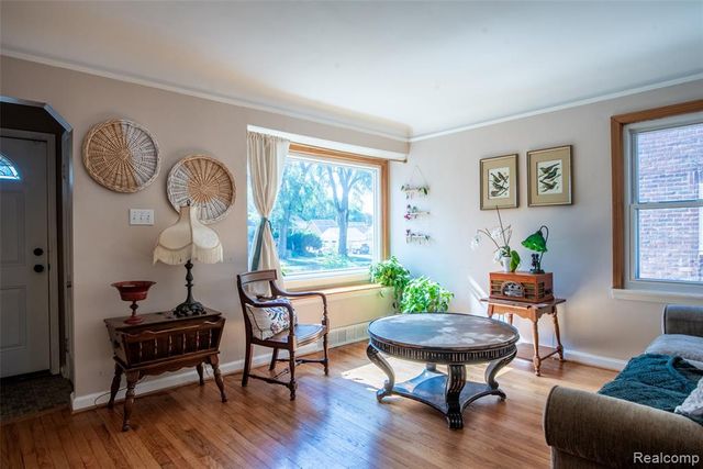 23110 Forest Street, Oak Park, MI 48237