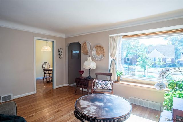 23110 Forest Street, Oak Park, MI 48237