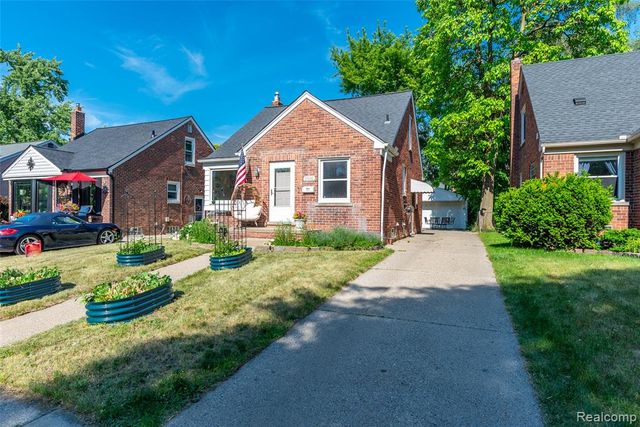 23110 Forest Street, Oak Park, MI 48237