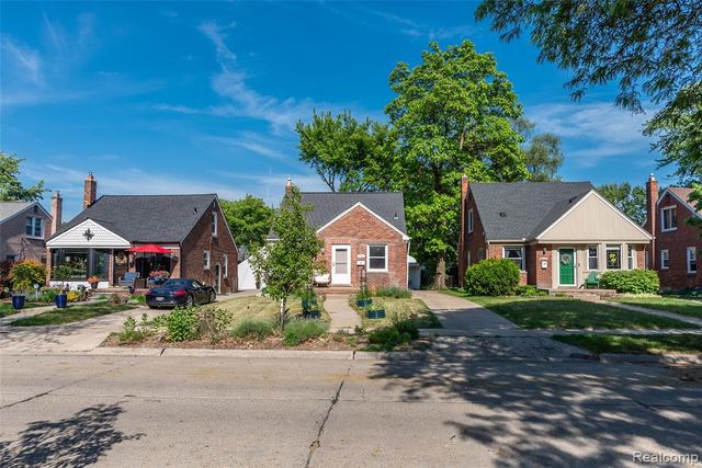 23110 Forest Street, Oak Park, MI 48237