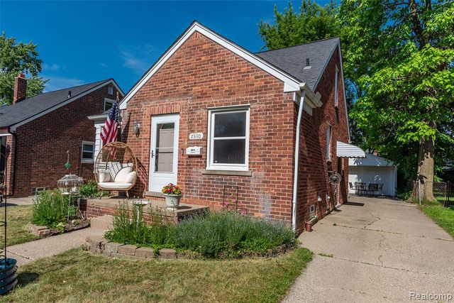23110 Forest Street, Oak Park, MI 48237