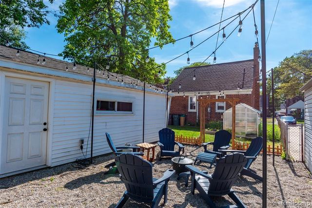 23110 Forest Street, Oak Park, MI 48237