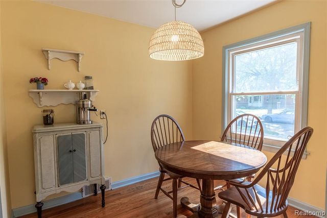 23110 Forest Street, Oak Park, MI 48237