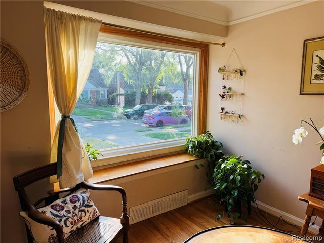 23110 Forest Street, Oak Park, MI 48237