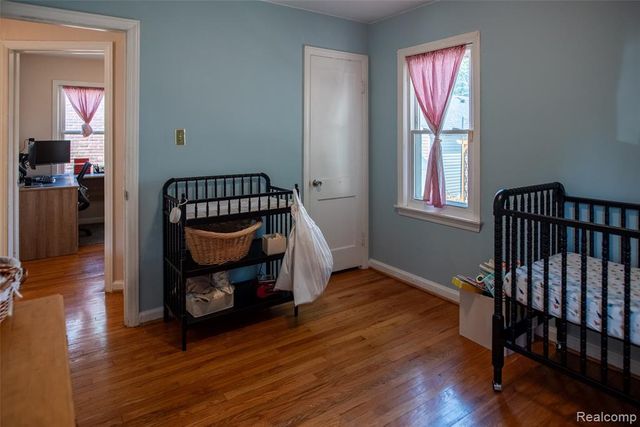 23110 Forest Street, Oak Park, MI 48237