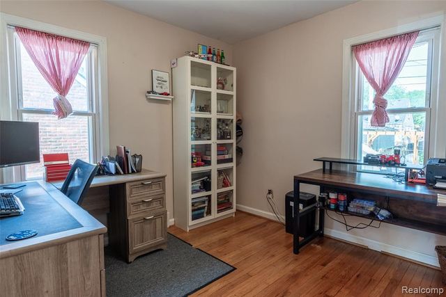23110 Forest Street, Oak Park, MI 48237