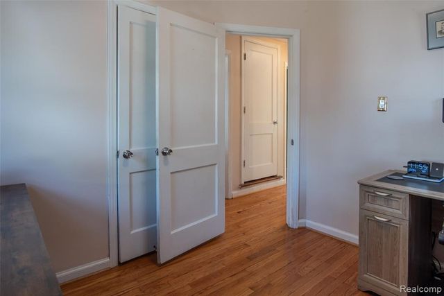 23110 Forest Street, Oak Park, MI 48237